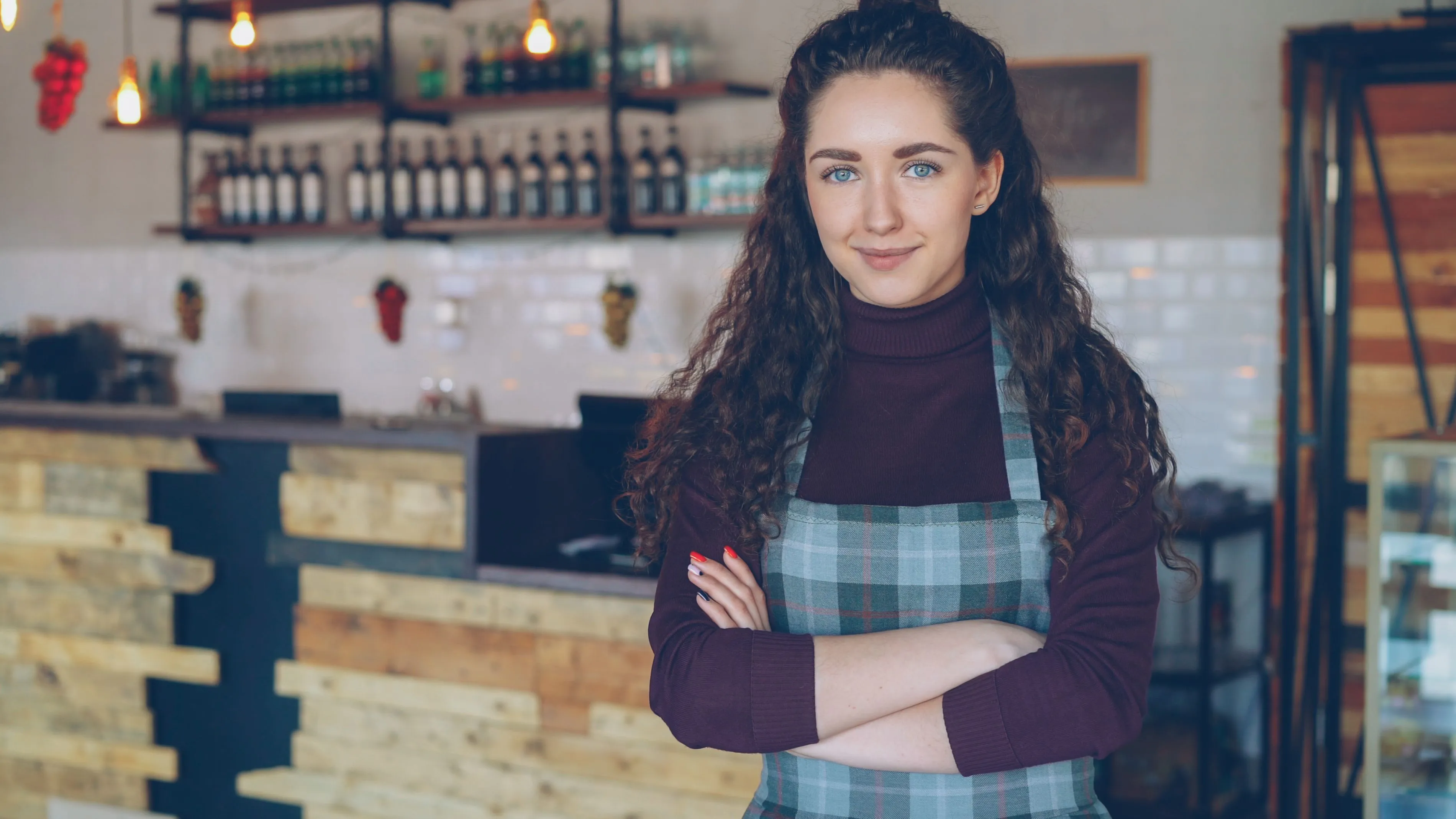 A Miami café owner — the bilingual audience Once Once reaches with English and Spanish content